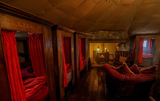 В Британии создали копию комнаты из общежития Гриффиндор, в которой жили Гарри Поттер и Рон Уизли